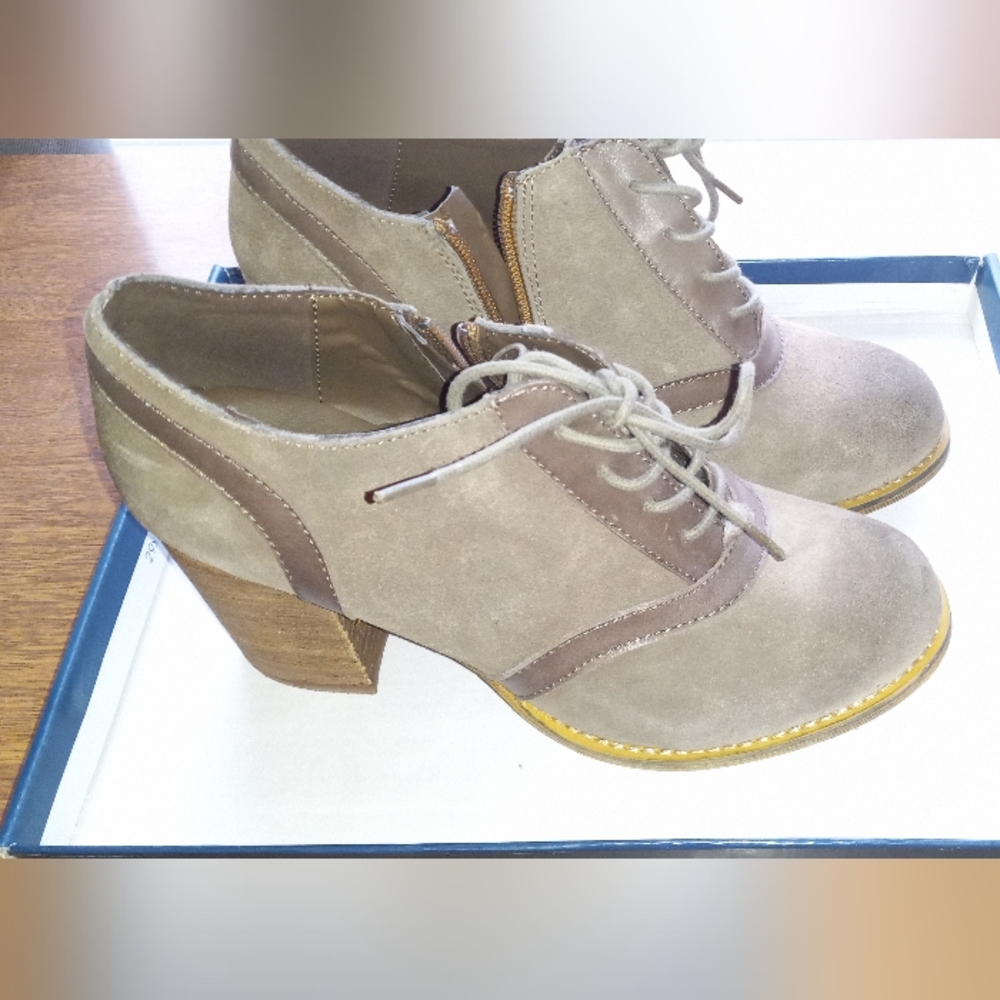 Sbicca Taupe booties women size 7